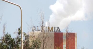 Alkimia ne parvient pas à réduire son lourd déficit malgré un léger recul.