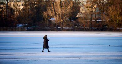 Amendes et hypothermies : quels risques de se balader sur un lac gelé ?