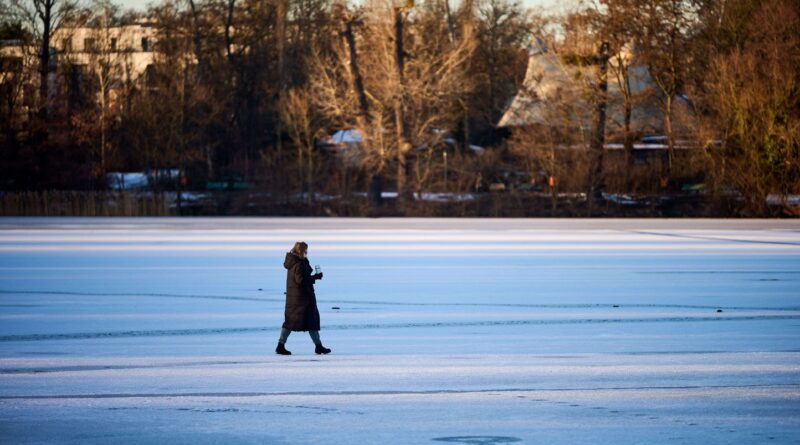 Amendes et hypothermies : quels risques de se balader sur un lac gelé ?