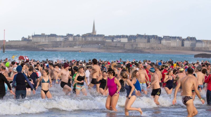 Antidote à la morosité : les bains de Nouvel an.