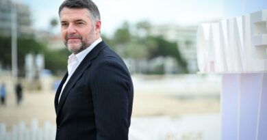 Arnaud Ducret raconte comment le beatboxing lui a « sauvé la vie » dans un bus.