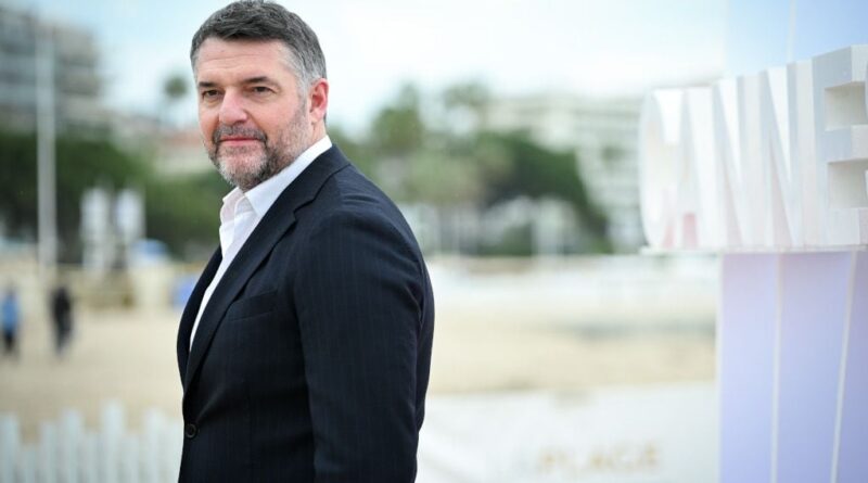 Arnaud Ducret raconte comment le beatboxing lui a « sauvé la vie » dans un bus.