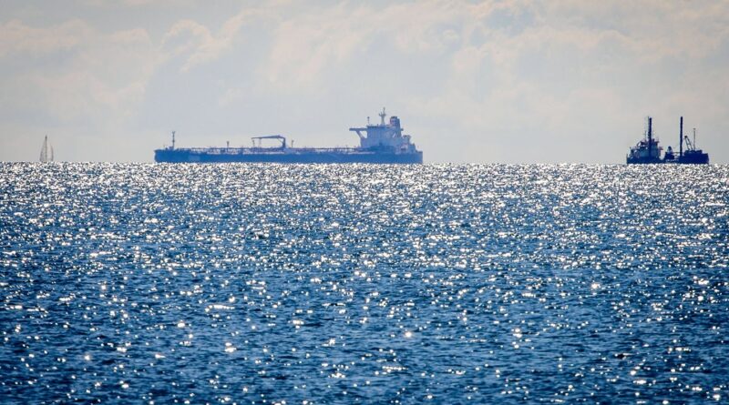 Arrestation d’un pétrolier russe en Atlantique Nord : soutien britannique sans pavillon