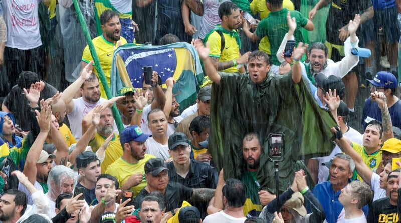 Brésil : 89 blessés lors d'une manifestation pro-Jair Bolsonaro touchée par la foudre
