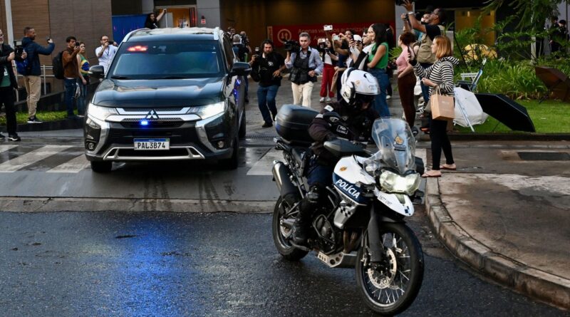 Brésil : Bolsonaro sort de l'hôpital, détention à domicile refusée