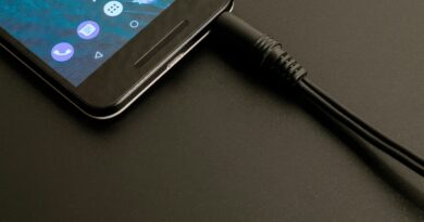 Brésil : Une adolescente de 15 ans meurt électrocutée en utilisant son téléphone en charge Brésil : Une adolescente de 15 ans meurt électrocutée en utilisant son téléphone en charge