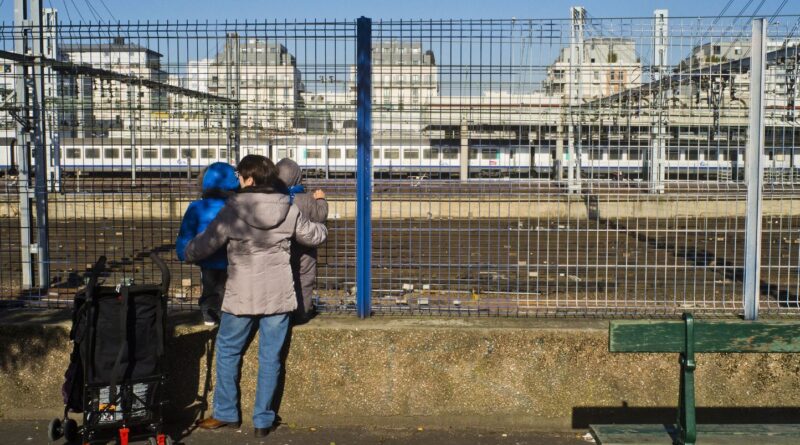 Castex cherche à apaiser la polémique « no kids » de la SNCF