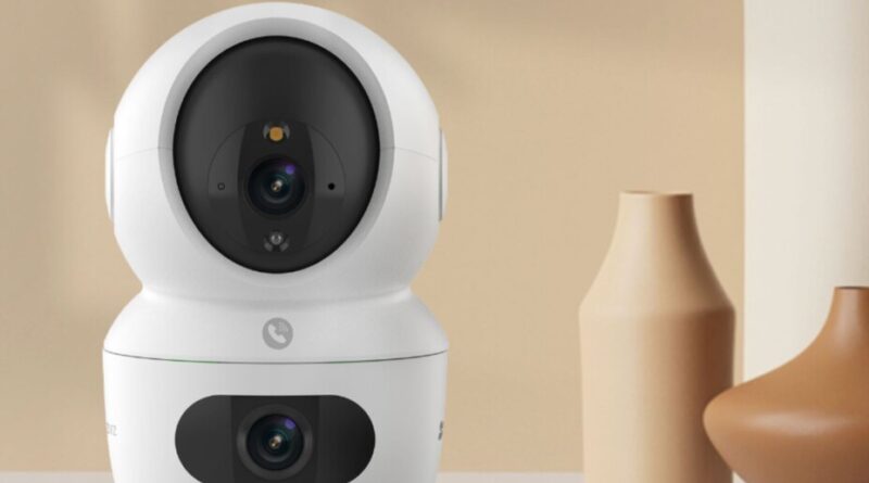 Cette caméra 2K à double objectif surveille votre intérieur à petit prix.