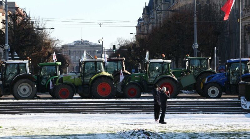 Colère agricole : « Ce n’est pas la neige qui nous arrêtera » à Paris.