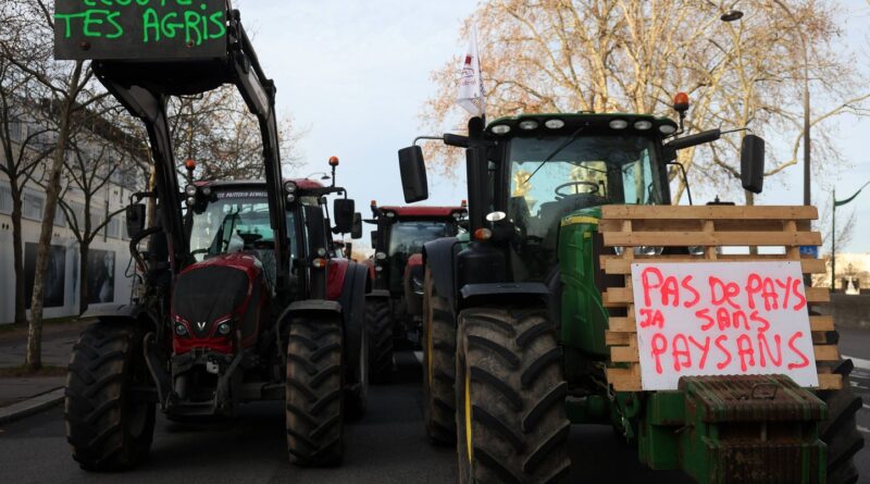 Colère des agriculteurs : tracteurs FNSEA quittent Paris, blocages à Toulouse.