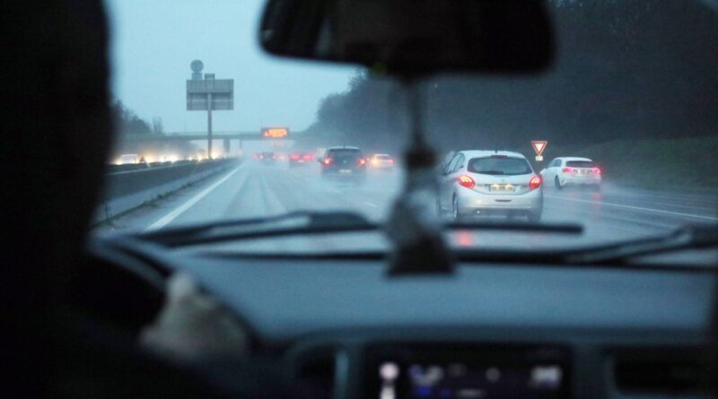 Contrôle technique, assurance, vitesse : l'avenir de votre voiture en 2026.