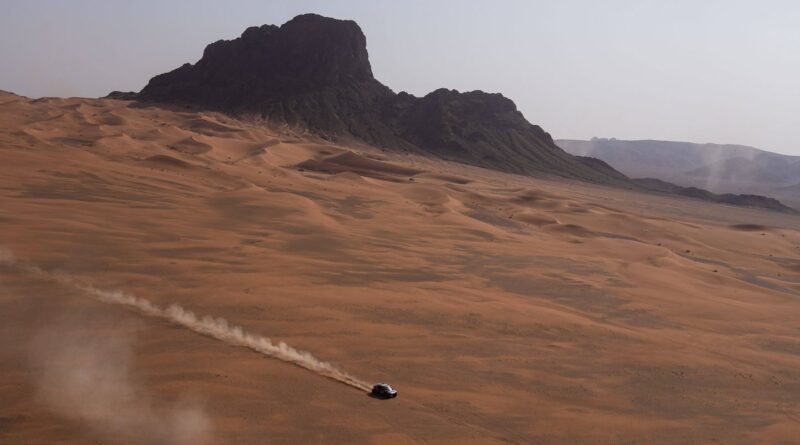 Dakar 2026 : Sébastien Loeb perd des minutes à cause de deux crevaisons