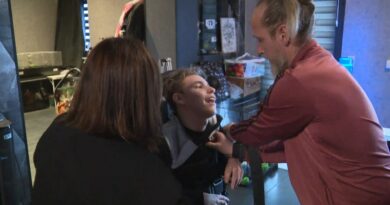 Des aidants proches ne peuvent pas accéder au chômage : "Choix entre accompagner un enfant ou payer la voiture"