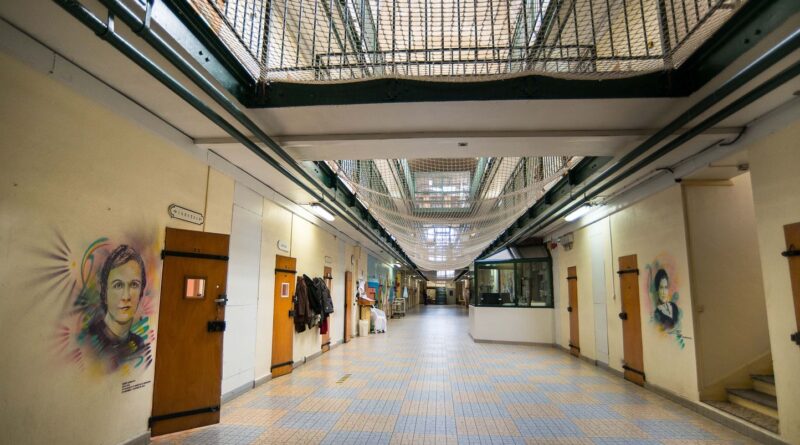 Des criminels présumés libérés faute de moyens : détention provisoire remise en question ?