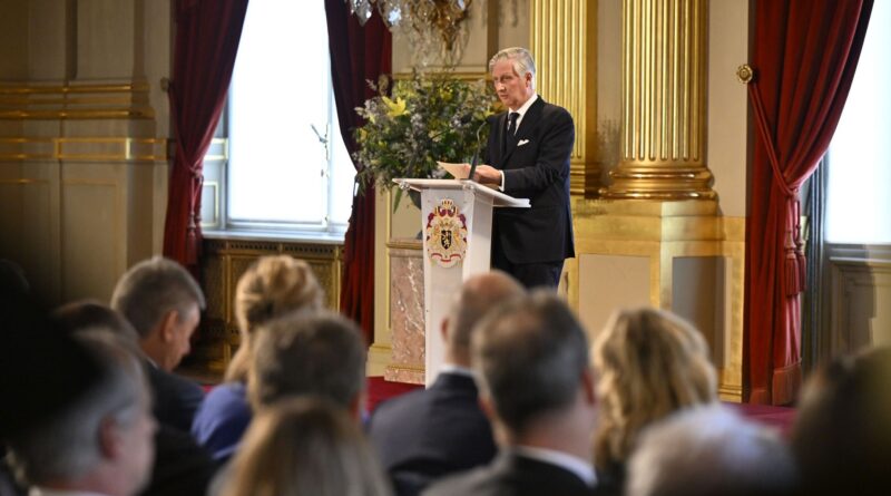 Discours du Roi : relance économique belge et exclusion des chômeurs.