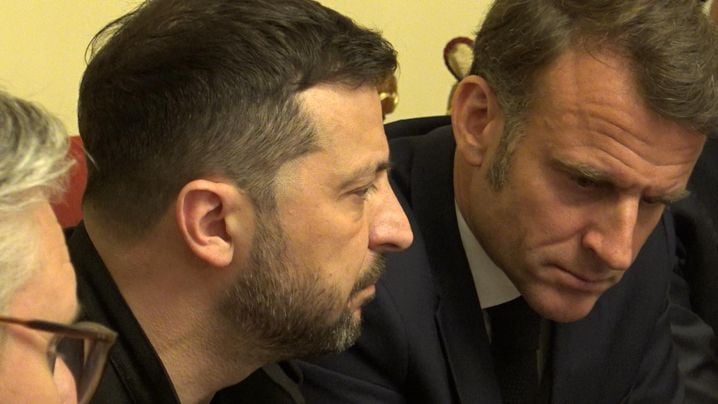 Volodymyr Zelensky et Emmanuel Macron, le 10 mai 2025 à Kiev (Ukraine). L'image est extraite du documentaire « La Guerre, Donald Trump et nous ».