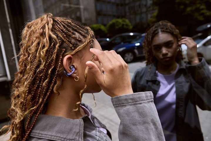 JBL et ses SoundGear Clips, disponibles en de nombreux coloris.