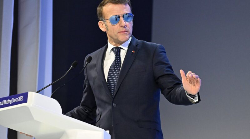Emmanuel Macron peut-il relancer les lunettes aviateur sans effet Top Gun ?