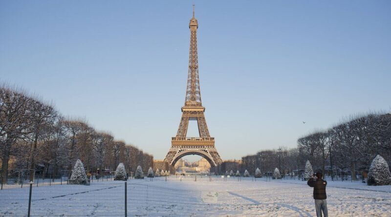 EN DIRECT : 38 départements en alerte orange pour neige et verglas en Normandie.