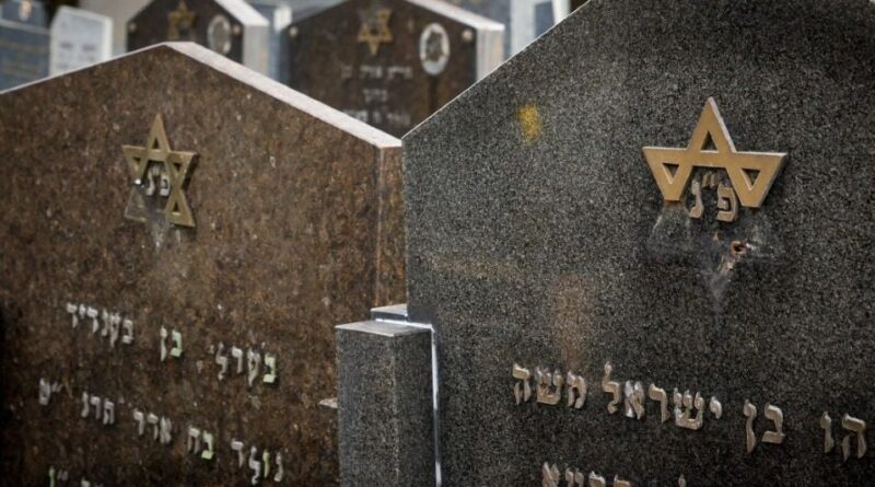 Espagne : Plus de 20 tombes juives vandalisées à Barcelone, un « niveau d’antisémitisme alarmant »