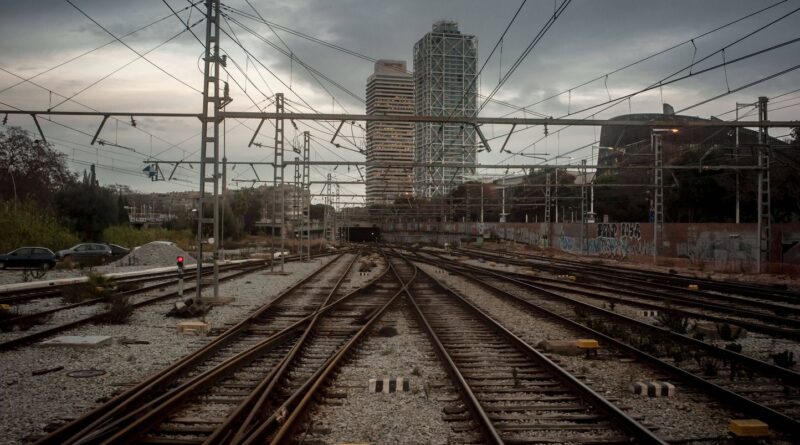 Espagne : Un train de banlieue ne percute pas une grue, légers blessés