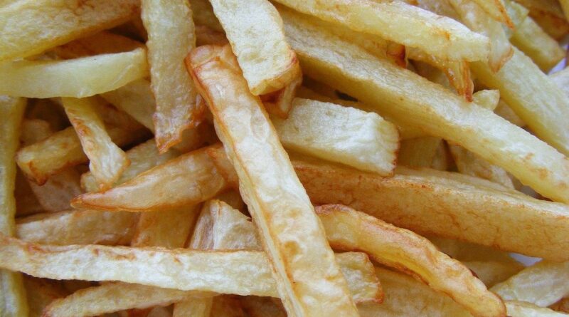États-Unis : Accident lié à une frite au volant, étouffement impliqué