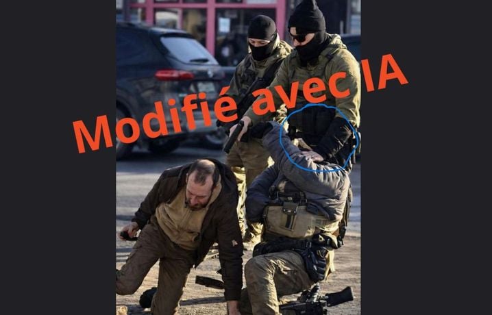 La tête de l'agent agenouillé a disparu.