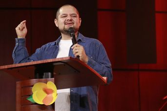 Etats-Unis : Le pasteur Victor Martinez parle de peur à Minneapolis et d'une économie vacillante.