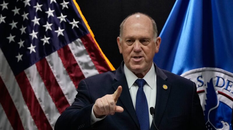 Etats-Unis : L’émissaire de Trump ne promet pas de réduction sécuritaire à Minneapolis.