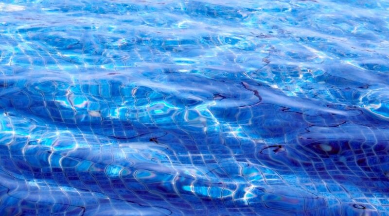 États-Unis : Une conductrice perd le contrôle et finit dans une piscine