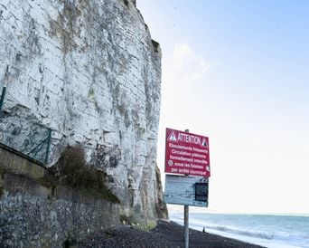 Falaise effondrée en Sicile : des communes françaises en danger.