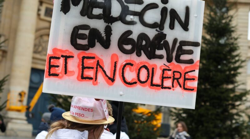 Grève des médecins : concessions du gouvernement sur les arrêts maladie