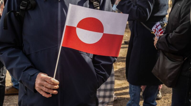 Groenland : Le maire de Nuuk recadre un comédien sur le drapeau américain