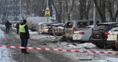 Guerre en Ukraine : Kiev à nouveau bombardée, habitants fuient et souffrent