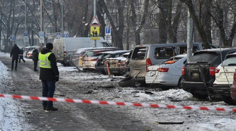 Guerre en Ukraine : Kiev à nouveau bombardée, habitants fuient et souffrent