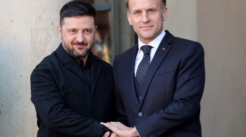 Guerre en Ukraine : Macron reçoit Zelensky et émissaires de Trump.