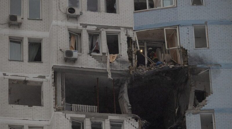 Guerre en Ukraine : quatre morts à Kiev, 20 immeubles touchés.