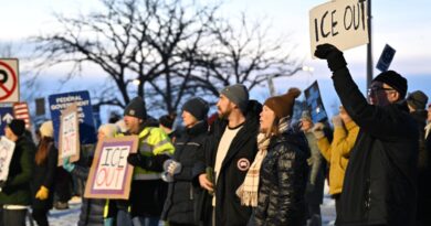 Heurts à Minneapolis après la mort d'une femme tuée par un policier de l'ICE