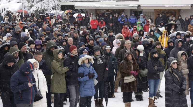 Hommage émouvant aux victimes de l'incendie de Crans-Montana en images