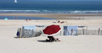 Ice bag, short en éponge et tongs à paillettes : nouveautés estivales sur les plages
