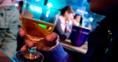 Incendie à Crans-Montana : Renforcement des contrôles des établissements festifs en France