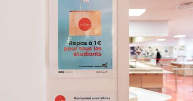 Inquiétude des personnels des restaurants universitaires avant repas à 1 euro