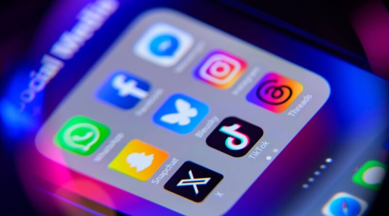 Interdiction des réseaux sociaux pour les moins de 15 ans : vote ce lundi.