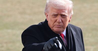 Iran : Trump affirme que les mollahs veulent négocier face à son « armada »