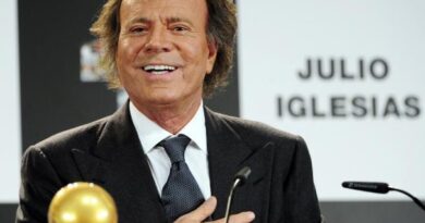Julio Iglesias dément des accusations "absolument fausses" d'ex-employées.