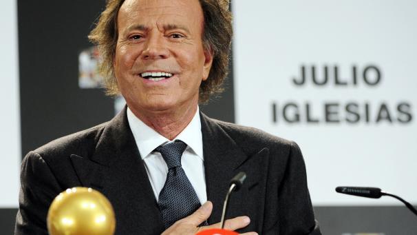 Julio Iglesias dément des accusations "absolument fausses" d'ex-employées.