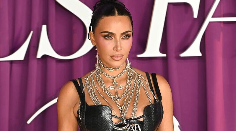 Kim Kardashian loue Taylor Swift, « super talentueuse », malgré leur brouille.