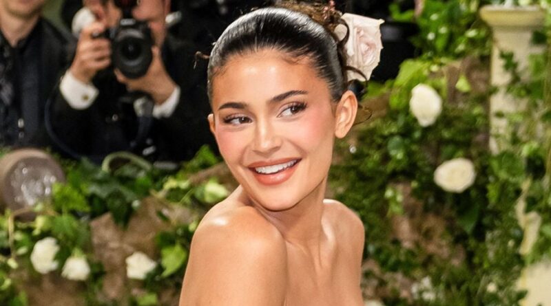 Kylie Jenner répond au snob d'Odessa A’zion aux Golden Globes