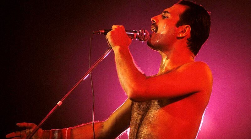La fille cachée présumée de Freddie Mercury meurt à 48 ans d’un cancer.