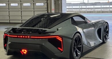 La Lexus LFA ne remplace pas son V10 par un moteur électrique.